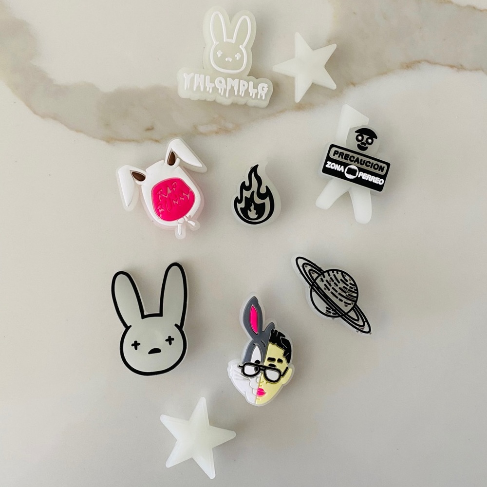 Bad Bunny Jibbitz / charms Glow In T…